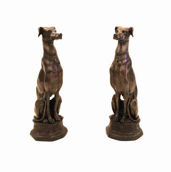 Coppia di sculture, sec. XX, in bronzo raffiguranti coppia di wippet      