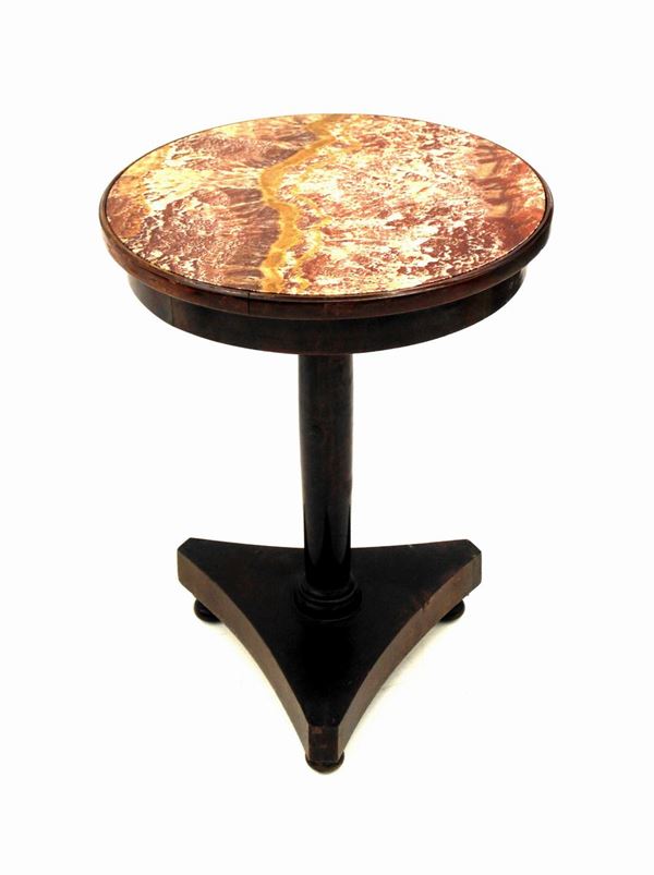 Tavolino, in stile Impero, in mogano, piano circolare in onice rossa, fusto