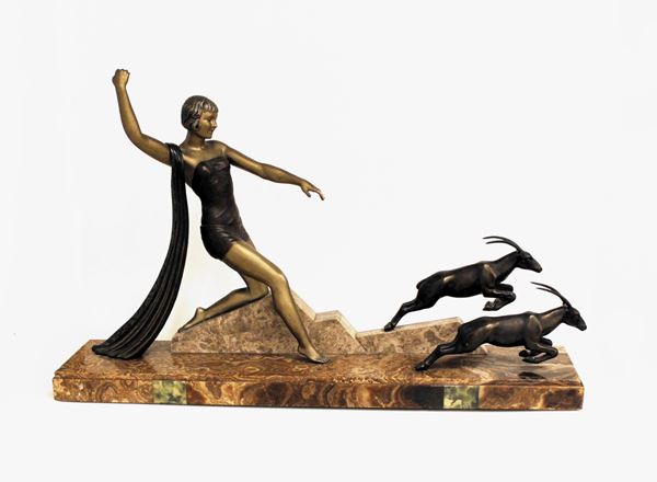 Scultura, Art Deco, in metallo patinato, bronzo e onice, raffigurante Diana