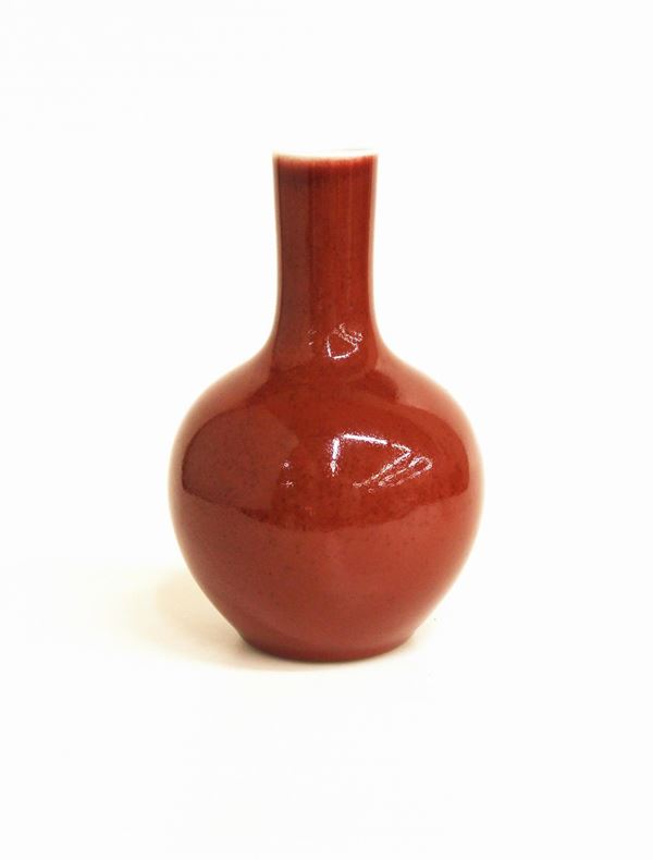 Vaso, Cina, sec. XX, in porcellana sangue di bue, marchio al fondo, alt. cm 21&nbsp;&nbsp;&nbsp;&nbsp;&nbsp;&nbsp;&nbsp;&nbsp;&nbsp;&nbsp;&nbsp;&nbsp;&nbsp;&nbsp;&nbsp;&nbsp;&nbsp;&nbsp;&nbsp;&nbsp;&nbsp;&nbsp;&nbsp;&nbsp;&nbsp;&nbsp;&nbsp;&nbsp;&nbsp;&nbsp;&nbsp;&nbsp;&nbsp;&nbsp;&nbsp;&nbsp;&nbsp;&nbsp;&nbsp;&nbsp;&nbsp;&nbsp;&nbsp;&nbsp;&nbsp;&nbsp;&nbsp;&nbsp;&nbsp;&nbsp;&nbsp;&nbsp;&nbsp;&nbsp;&nbsp;&nbsp;&nbsp;&nbsp;&nbsp;&nbsp;&nbsp;&nbsp;&nbsp;&nbsp;&nbsp;&nbsp;&nbsp;&nbsp;&nbsp;&nbsp;&nbsp;&nbsp;