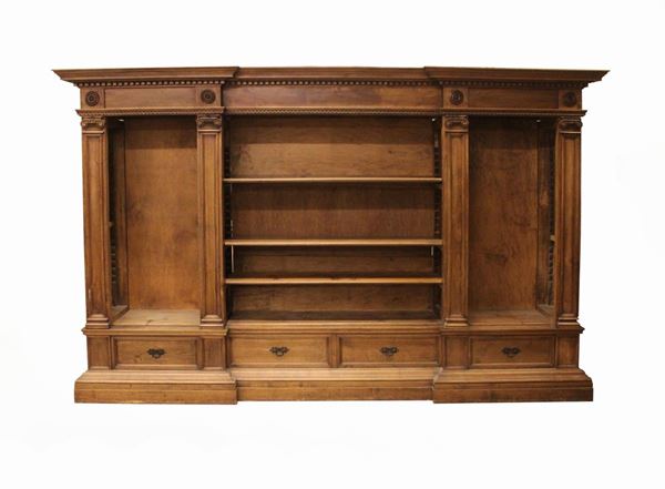 Libreria, inizi sec. XX, in noce, fronte a linea spezzata, tripartito,    