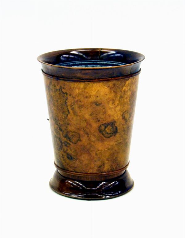 Vaso, sec. XX, in radica, alt. cm 42, diam. cm 33&nbsp;&nbsp;&nbsp;&nbsp;&nbsp;&nbsp;&nbsp;&nbsp;&nbsp;&nbsp;&nbsp;&nbsp;&nbsp;&nbsp;&nbsp;&nbsp;&nbsp;&nbsp;&nbsp;&nbsp;&nbsp;&nbsp;&nbsp;&nbsp;&nbsp;