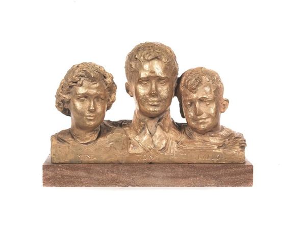 Scultura, sec. XX, in bronzo dorato raffigurante busto di tre fanciulli,&nbsp;&nbsp;