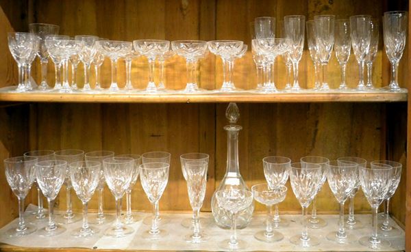 Servito di bicchieri, Saint Louis, in cristallo, composto da una bottiglia,  - Asta GIOIELLI, ARREDI D'ANTIQUARIATO, DIPINTI DAL XVI AL XX SECOLO E ARGENTI - Poggio Bracciolini Casa d'Aste