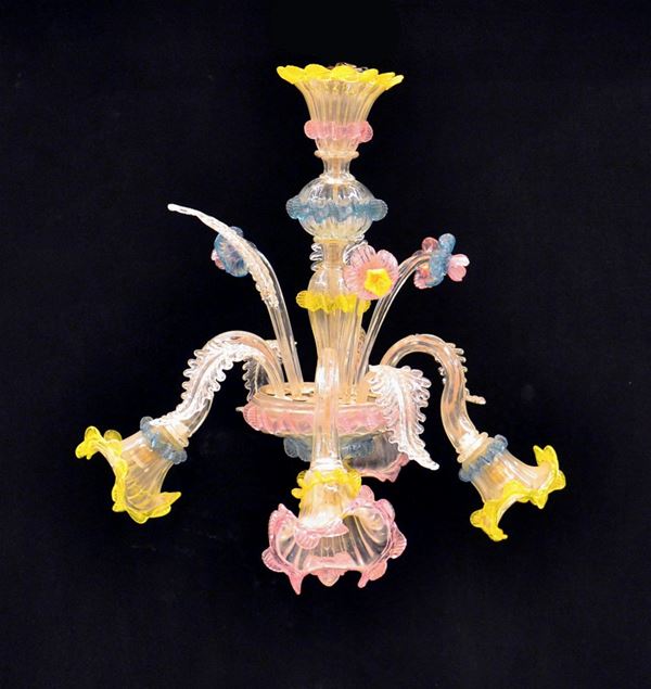 Lampadario, in vetro di Murano con foglie e fiori colorati, alt. cm 53,&nbsp;&nbsp;&nbsp;