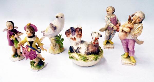 Coppia di piccole sculturine, sec. XIX, raffiguranti suonatori, in&nbsp;&nbsp;&nbsp;&nbsp;&nbsp;&nbsp;&nbsp;&nbsp;  - Asta GIOIELLI, ARREDI D'ANTIQUARIATO, DIPINTI DAL XVI AL XX SECOLO E ARGENTI - Poggio Bracciolini Casa d'Aste