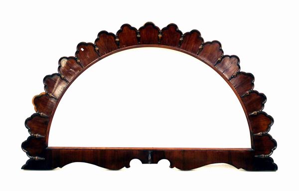Cornice, Inghilterra, inizi sec. XX, lastronata in mogano, luce a demilune,