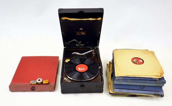 Grammofono la voce del padrone, anni 60, completo di circa sessanta dischi,