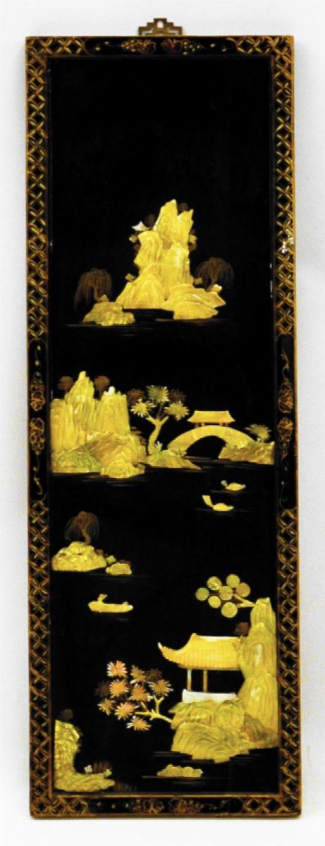Pannello, arte orientale, sec. XX, con decori a rilievo in madreperla,&nbsp;&nbsp;&nbsp;&nbsp;