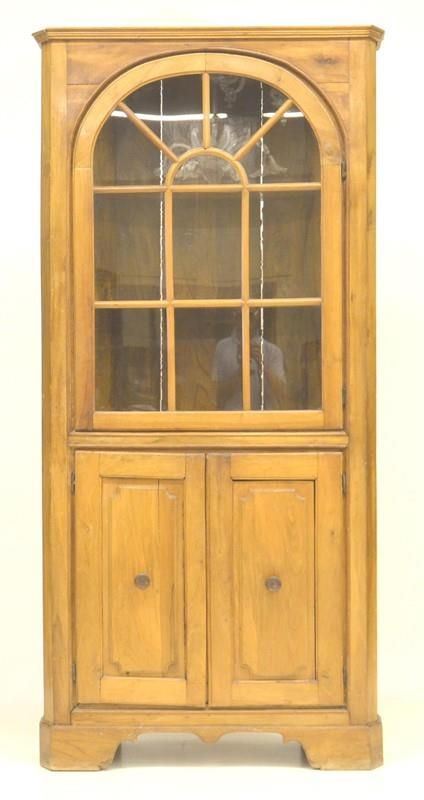 Angoliera, sec. XIX, in pioppo e castagno, tre sportelli di cui uno in vetro, cm 105x45x220                     