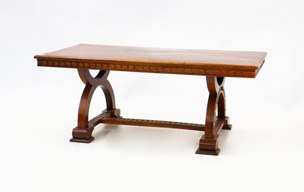 Tavolino da fumo, sec. XX, in mogano, piano rettangolare, cm 110x50x43&nbsp;&nbsp;&nbsp;&nbsp;