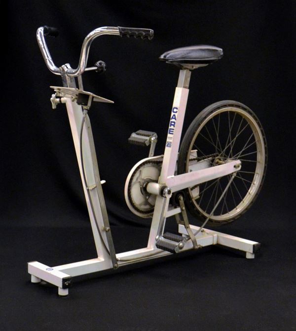 Cyclette, Francia, anni 70, in metallo laccato bianco, cm 110x40, difetti&nbsp;