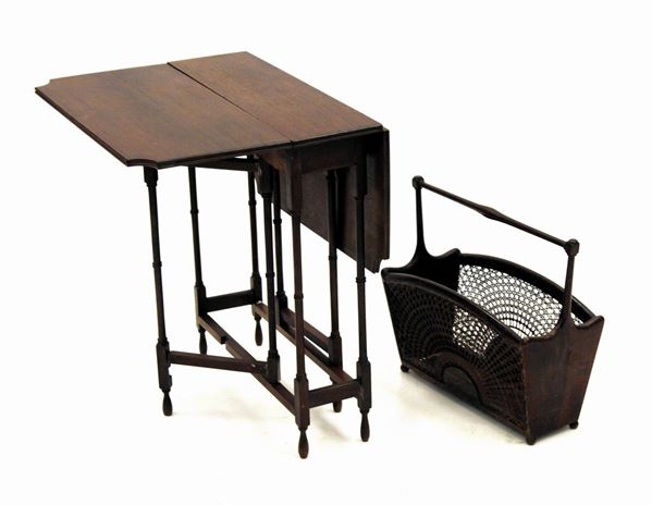 Tavolino a bandelle - portariviste in legno e&nbsp;&nbsp;&nbsp;&nbsp;&nbsp;&nbsp;&nbsp;&nbsp;&nbsp;&nbsp;&nbsp;&nbsp;&nbsp;&nbsp;&nbsp;&nbsp;&nbsp;&nbsp;&nbsp;&nbsp;&nbsp;&nbsp;&nbsp;&nbsp;&nbsp;&nbsp;&nbsp;&nbsp;&nbsp;  - Asta GIOIELLI, ARREDI D'ANTIQUARIATO, DIPINTI DAL XVI AL XX SECOLO E ARGENTI - Poggio Bracciolini Casa d'Aste