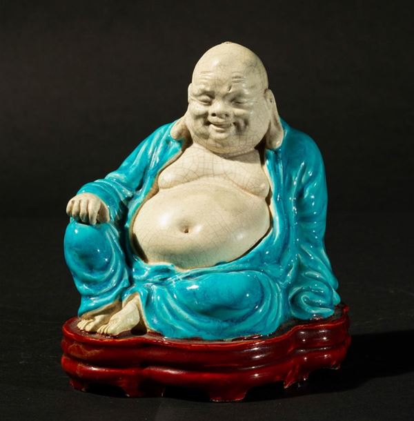 Piccola figura di Budai, Cina, sec. XIX, seduto con veste azzurra in&nbsp;&nbsp;&nbsp;&nbsp;&nbsp;&nbsp;