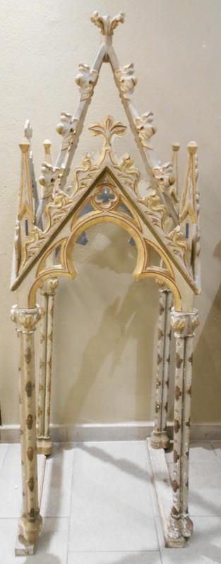 Tabernacolo, sec. XIX, in legno laccato bianco-oro ed intagliato, cm&nbsp;&nbsp;&nbsp;&nbsp;&nbsp;&nbsp;