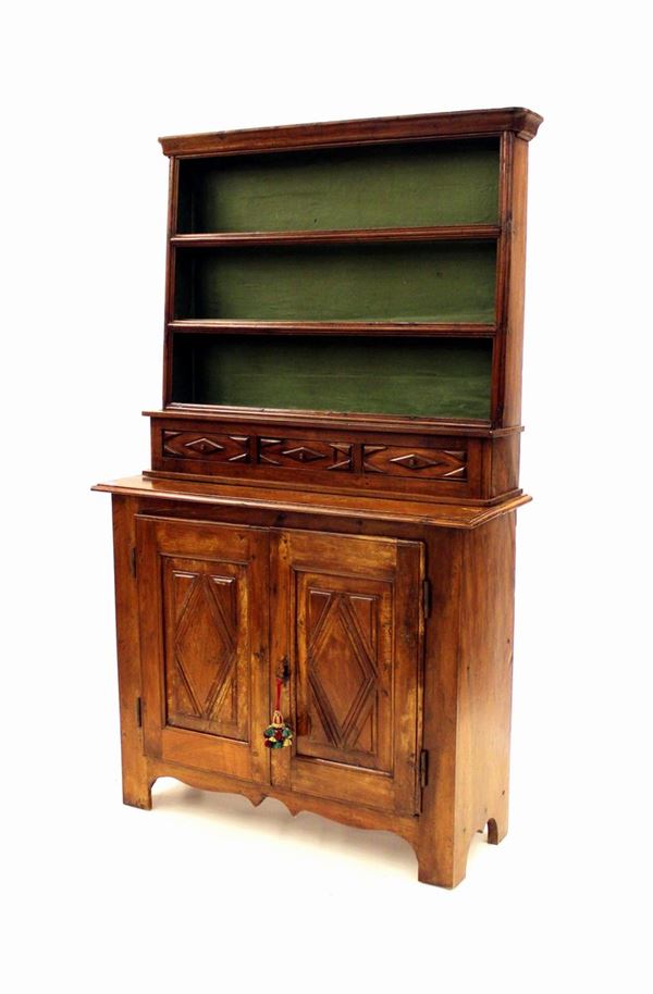 Credenza doppio corpo, Piemonte, sec. XVIII, in noce, alzata piattaia a&nbsp;&nbsp;&nbsp;