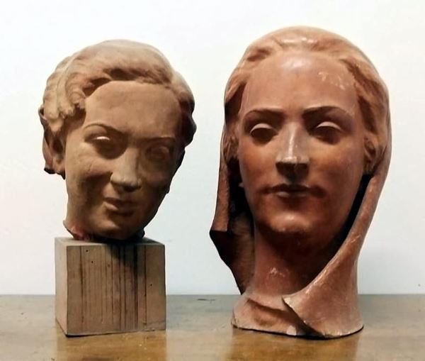 Due sculture, sec. XX, in terracotta,  - Asta ASTA FUORI TUTTO: CURIOSITA' E ARREDI D'OCCASIONE - Poggio Bracciolini Casa d'Aste