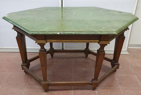 Coppia di consolle, in stile 700&nbsp;&nbsp;&nbsp;&nbsp;&nbsp;&nbsp;&nbsp;&nbsp;&nbsp;&nbsp;&nbsp;&nbsp;&nbsp;&nbsp;&nbsp;&nbsp;&nbsp;&nbsp;&nbsp;&nbsp;&nbsp;&nbsp;&nbsp;&nbsp;&nbsp;&nbsp;&nbsp;&nbsp;&nbsp;&nbsp;&nbsp;&nbsp;&nbsp;&nbsp;&nbsp;&nbsp;&nbsp;&nbsp;&nbsp;&nbsp;&nbsp;&nbsp;