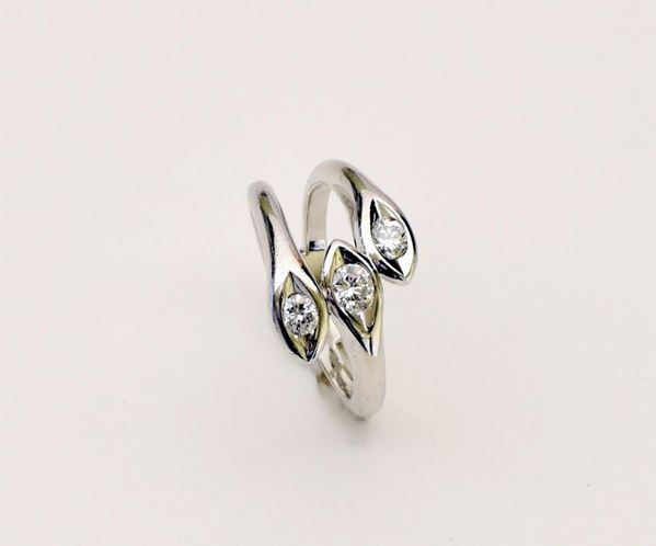 ANELLO IN ORO BIANCO E DIAMANTI                                           