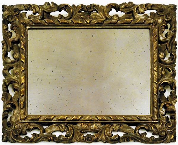 Cornice, sec. XIX, in legno laccato e intagliato a motivi vegetali, cm&nbsp;&nbsp;&nbsp;&nbsp;