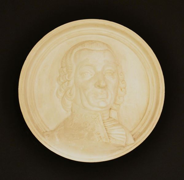 Altorilievo, sec. XX, in stucco, raffigurante gentiluomo, diam. cm 54&nbsp;&nbsp;&nbsp;&nbsp;&nbsp;