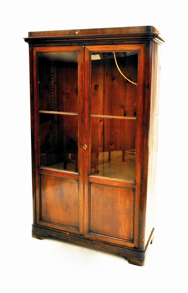 Vetrina, sec. XX, in mogano, due sportelli in vetro, cm 130x52x195,&nbsp;&nbsp;&nbsp;&nbsp;&nbsp;&nbsp;&nbsp;
