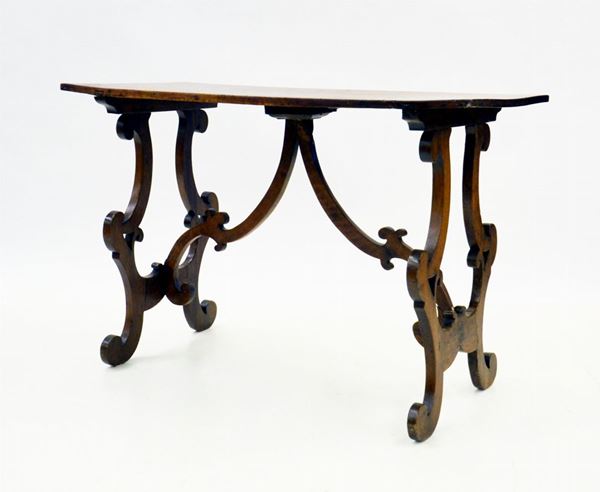Piccola fratina, in stile 600, in noce, piano rettangolare, gambe a vaso&nbsp;&nbsp;