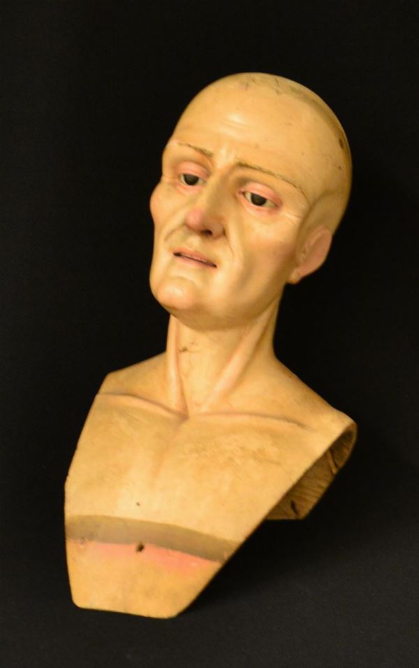 Busto, sec. XIX, in legno, raffigurante volto di uomo, alt. cm 39&nbsp;&nbsp;&nbsp;&nbsp;&nbsp;&nbsp;&nbsp;&nbsp;&nbsp;