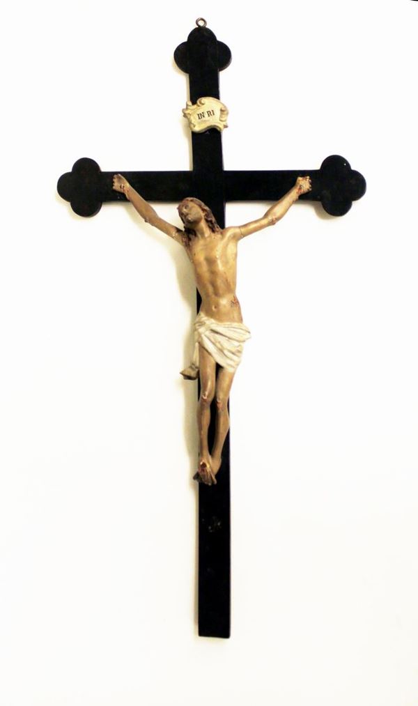 Crocefisso, sec. XIX, in cartapesta, dipinta in policromia, croce in legno