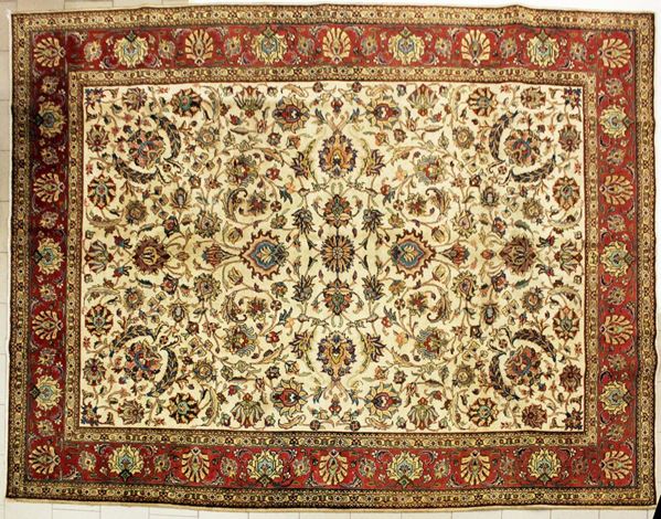 Tappeto persiano Tabiz firmato del 1920, fondo beige a motivo floreale&nbsp;&nbsp;&nbsp;&nbsp;