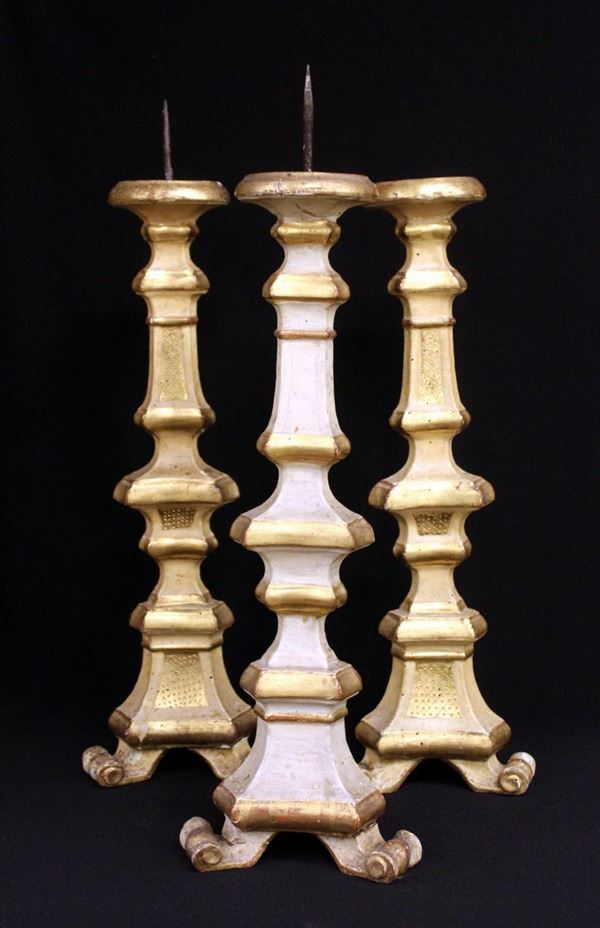 Tre torciere, Toscana, sec. XVIII, in legno scolpito intagliato, laccato e