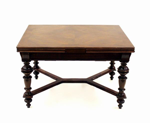 Tavolo allungabile, sec. XX, lastronato in mogano, piano rettangolare,    