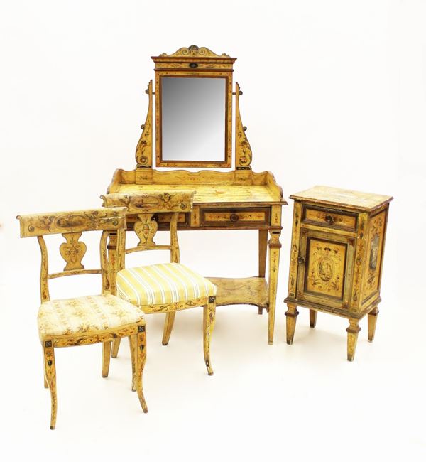 Toilette, due sedie e comodino, in stile 700, in legno laccato e nei toni 