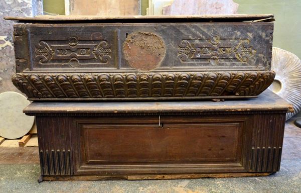 Due cassapanche, sec. XVIII, in noce, cm 156x45x50&nbsp;&nbsp;&nbsp;&nbsp;&nbsp;&nbsp;&nbsp;&nbsp;&nbsp;&nbsp;&nbsp;&nbsp;&nbsp;&nbsp;&nbsp;&nbsp;&nbsp;&nbsp;&nbsp;&nbsp;&nbsp;&nbsp;&nbsp;&nbsp;