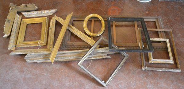Nove cornici, sec. XIX e XX, da restaurare&nbsp;&nbsp;&nbsp;&nbsp;&nbsp;&nbsp;&nbsp;&nbsp;&nbsp;&nbsp;&nbsp;&nbsp;&nbsp;&nbsp;&nbsp;&nbsp;&nbsp;&nbsp;&nbsp;&nbsp;&nbsp;&nbsp;&nbsp;&nbsp;&nbsp;&nbsp;&nbsp;&nbsp;&nbsp;&nbsp;&nbsp;&nbsp;