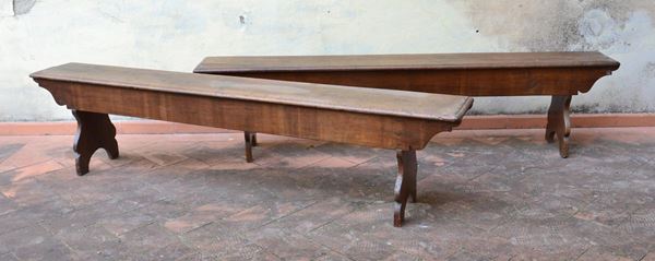 Coppia di panche, sec. XVIII, in pioppo, cm 220x30                        