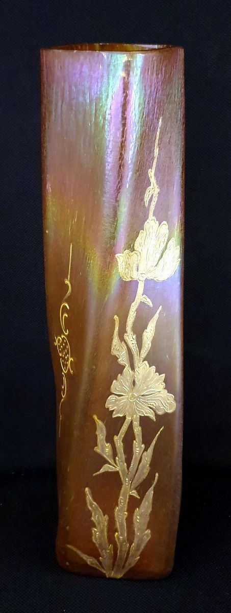 Vaso, Francia, sec. XX, in vetro a fondo arancio con decori a fiori dorati,