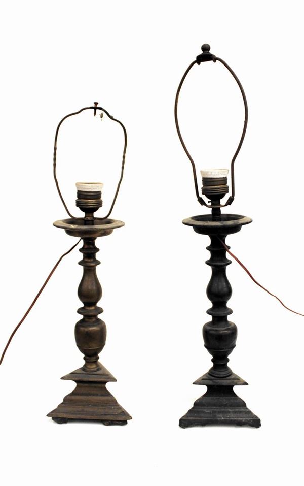 Due candelabri, sec. XVII, in bronzo, corpo tornito ad elementi vasiformi e