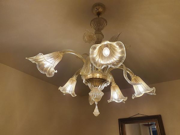 Lampadario, sec. XX, in vetro di murano, cinque luci, diam. cm 100, difetti