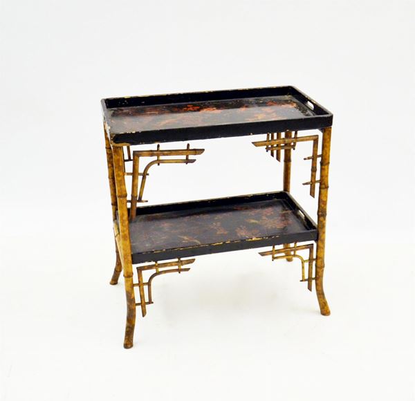 Tavolino, Giappone, sec. XX, in legno laccato nero e decorato&nbsp;&nbsp;&nbsp;&nbsp;&nbsp;&nbsp;&nbsp;&nbsp;&nbsp;&nbsp;&nbsp;&nbsp;&nbsp;