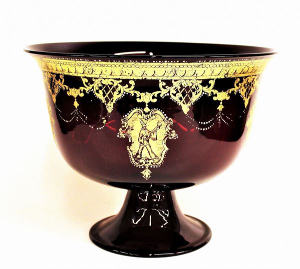 Grande coppa, Boemia, sec. XIX/XX, in vetro rosso lumeggiato in oro, alt. 
