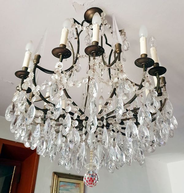 Lampadario circolare a dodici luci, con gocce, fusto in metallo, cm 80x90 