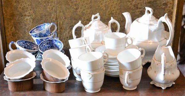 Servito da caffè, sec. XIX, in ceramica, compos                        