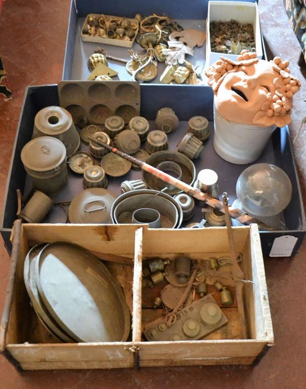 Quantitativo di fregi, basi in vari materiali&nbsp;&nbsp;&nbsp;&nbsp;&nbsp;&nbsp;&nbsp;&nbsp;&nbsp;&nbsp;&nbsp;&nbsp;&nbsp;&nbsp;&nbsp;&nbsp;&nbsp;&nbsp;&nbsp;&nbsp;&nbsp;&nbsp;&nbsp;&nbsp;  - Asta BENI D'ANTIQUARIATO E SCULTURE, GIOIELLI E COLLEZIONISMO - Poggio Bracciolini Casa d'Aste