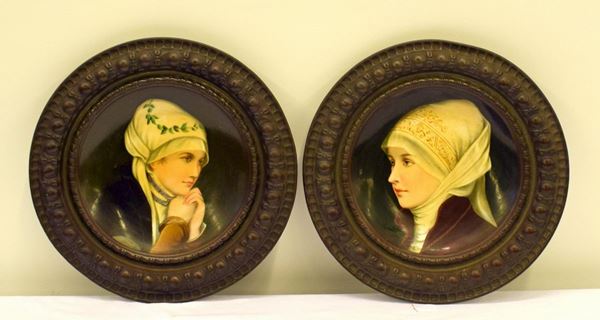 Coppia di piattini , inizi sec. XX                                          - Asta BENI D'ANTIQUARIATO E SCULTURE, GIOIELLI E COLLEZIONISMO - Poggio Bracciolini Casa d'Aste