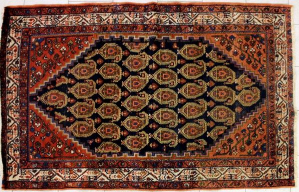 Tappeto Anatolia, sec. XX, impianto a both&egrave; su campo blu, cantonali e&nbsp;&nbsp;&nbsp;&nbsp;&nbsp;