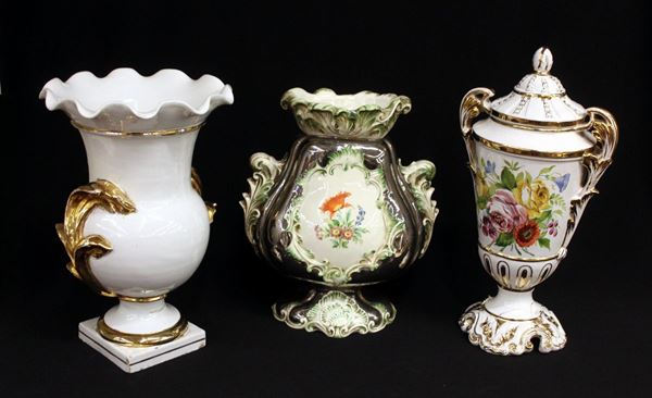 Potiche e due vasi, sec. XX, manifatttura Zaccagnini, in ceramica dipinta,