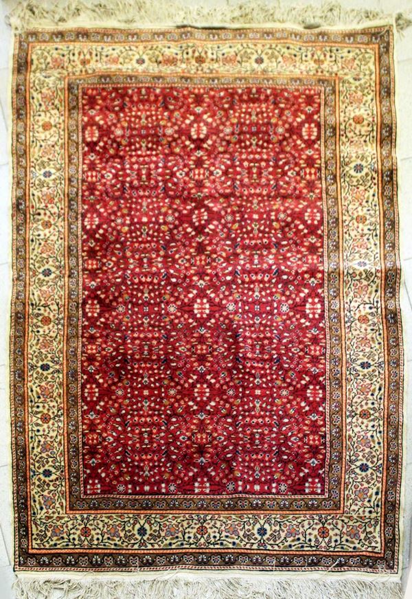 Tappeto persiano, sec. XX, campo nei toni del rosso decorato a racemi&nbsp;&nbsp;&nbsp;&nbsp;&nbsp;