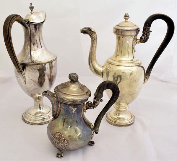 VERSATOIO,CAFFETTIERA E LATTIERA , SEC. XX&nbsp;&nbsp;&nbsp;&nbsp;&nbsp;&nbsp;&nbsp;&nbsp;&nbsp;&nbsp;&nbsp;&nbsp;&nbsp;&nbsp;&nbsp;&nbsp;&nbsp;&nbsp;&nbsp;&nbsp;&nbsp;&nbsp;&nbsp;&nbsp;&nbsp;&nbsp;&nbsp;&nbsp;&nbsp;&nbsp;&nbsp;&nbsp;