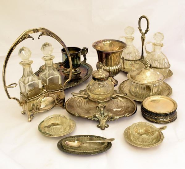 DUE CALAMAI , VASETTO , DODICI SOTTOBICCHIERI                               - Asta BENI DA COLLEZIONE E ARREDI DA IMPORTANTI PROPRIETA' FIORENTINE E VERSILIESI - Poggio Bracciolini Casa d'Aste